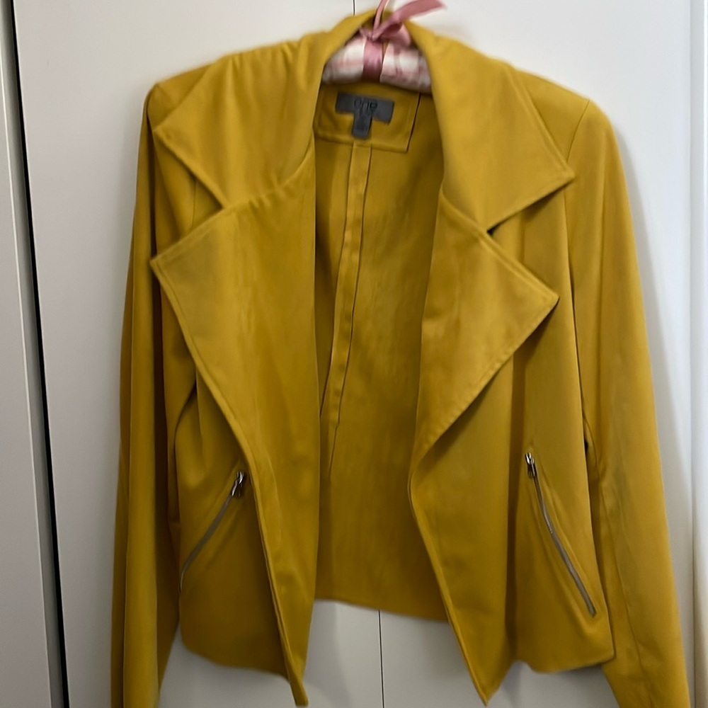Yellow suede cloth jacket